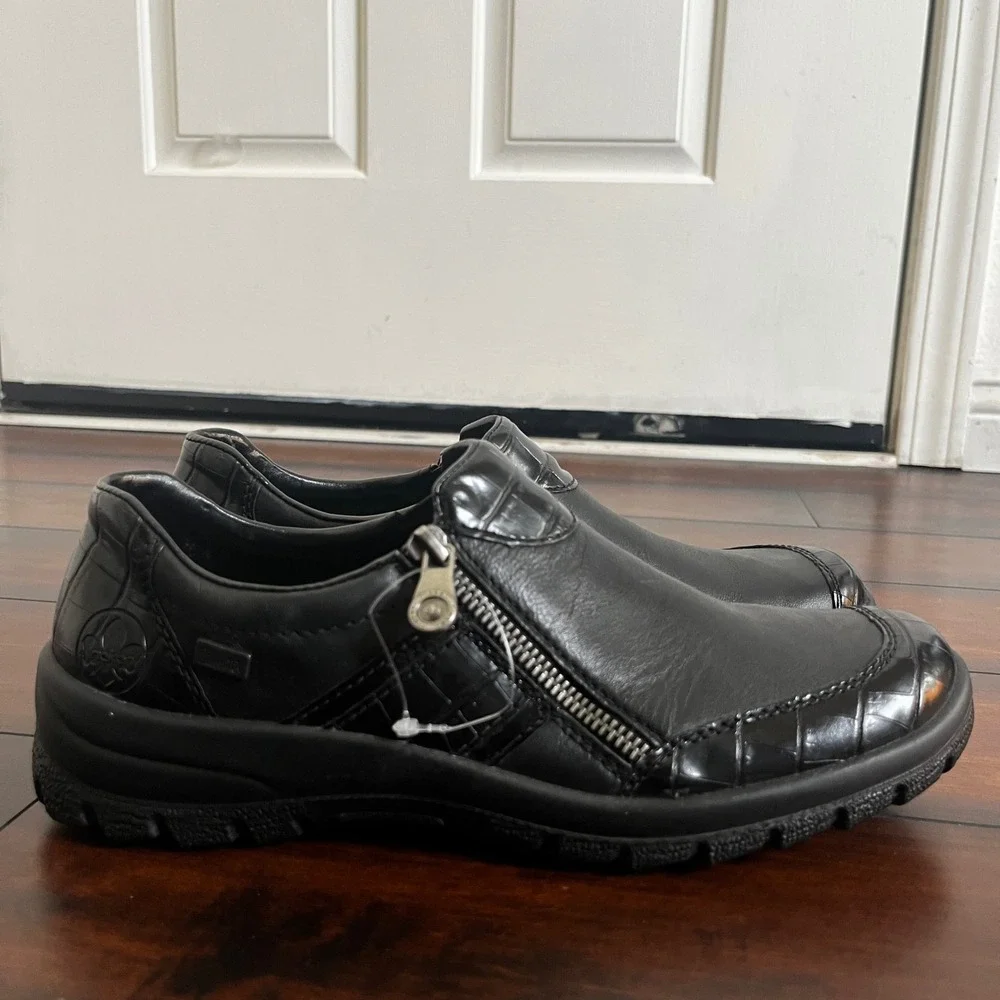 NWOB Reiker Women's Walking Shoes Black Leather Croc Trim Zipper size 41 Comfort